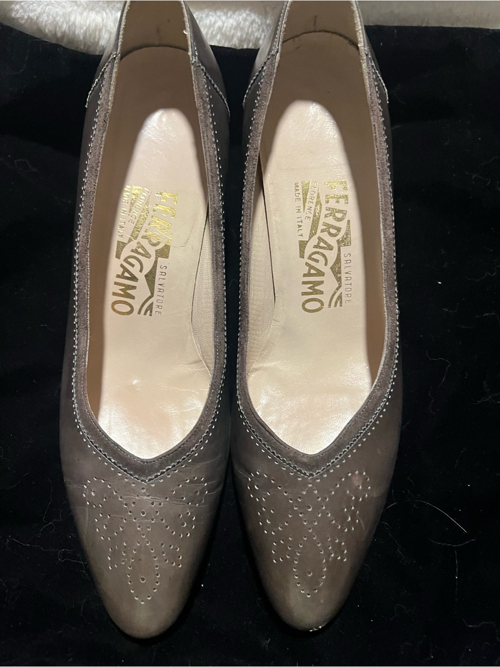 VTG Salvatore Ferragamo Olive Green Pointed Toe Perforated Leather Pumps sz 7.5